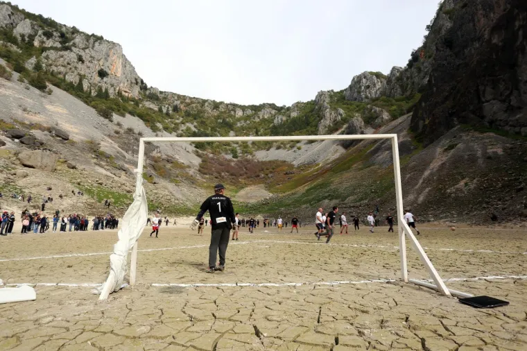 Utakmica na dnu jezera