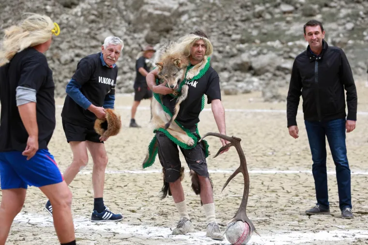 Utakmica na dnu jezera