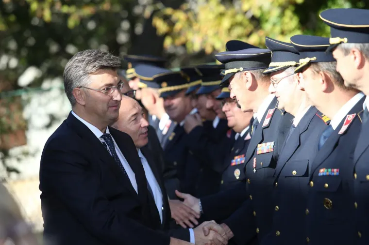 PLENKOVIĆ U RADNOM POSJETU SPLITU: Obišao je vatrogasce i pripadnike OSRH-a koji su sudjelovali u gašenju požara