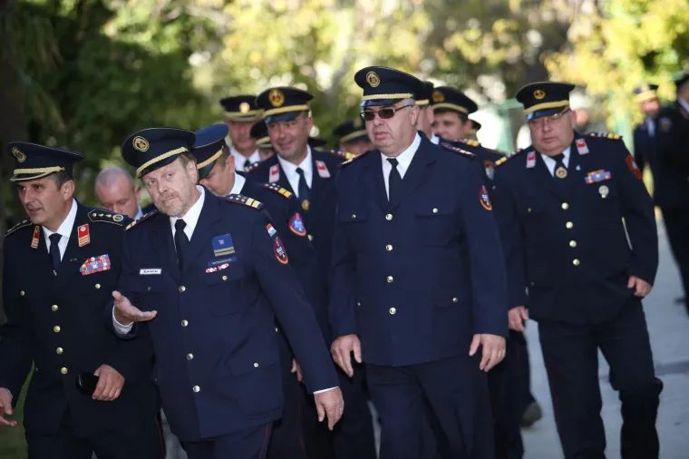 PLENKOVIĆ U RADNOM POSJETU SPLITU: Obišao je vatrogasce i pripadnike OSRH-a koji su sudjelovali u gašenju požara