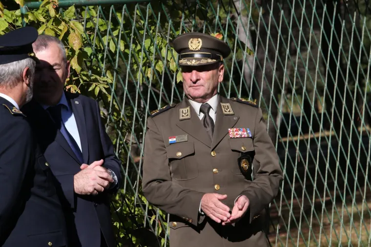 PLENKOVIĆ U RADNOM POSJETU SPLITU: Obišao je vatrogasce i pripadnike OSRH-a koji su sudjelovali u gašenju požara