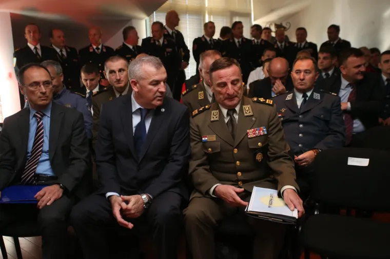 PLENKOVIĆ U RADNOM POSJETU SPLITU: Obišao je vatrogasce i pripadnike OSRH-a koji su sudjelovali u gašenju požara