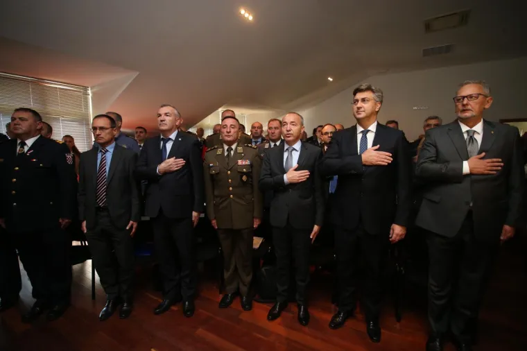 PLENKOVIĆ U RADNOM POSJETU SPLITU: Obišao je vatrogasce i pripadnike OSRH-a koji su sudjelovali u gašenju požara