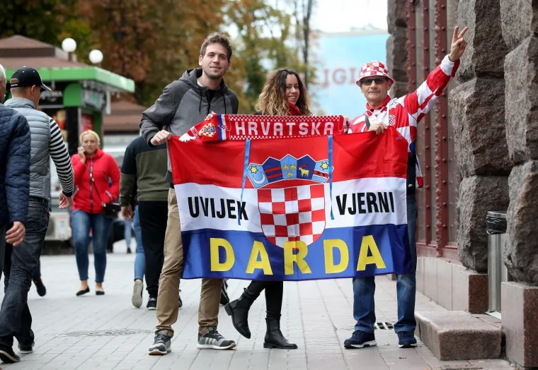 KOCKICE U CENTRU KIJEVA: Oko 700 hrvatskih navijača spremno je za nadglasavanje sa 70.000 Ukrajinaca