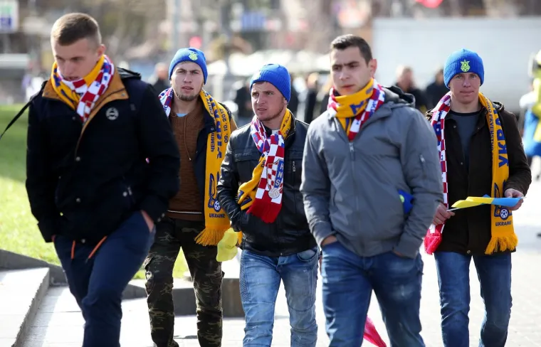 Jake policijske snage okupirale su centar glavnog ukrajinskog grada, ali zasad nisu imali posla jer, srećom, dan prolazi bez ikakvih incidenata.