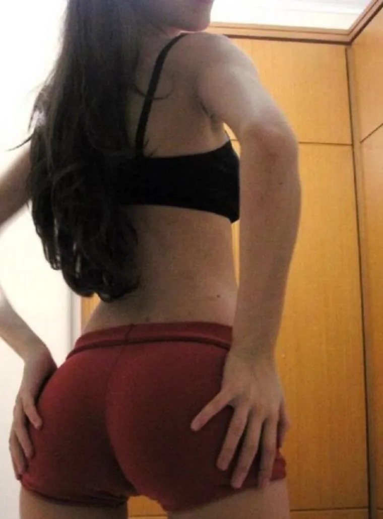 ZLOUPOTREBLJAVAJU SPORTSKE GRUDNJAKE: Rastežu ih do iznemoglosti - &scaron;to oblinama &scaron;to vježbom