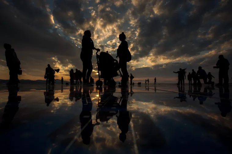 ZADAR PONOVNO ODUŠEVIO: Prekrasan zalazak sunca na popularnom 'Pozdravu Suncu'