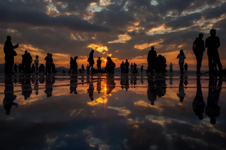 ZADAR PONOVNO ODUŠEVIO: Prekrasan zalazak sunca na popularnom 'Pozdravu Suncu'