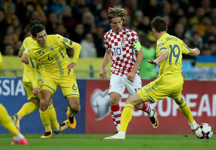 OVAKO IZGLEDA NOGOMETNI DVOBOJ U KIJEVU: Ukrajina i Hrvatska ne štede se u borbi za Svjetsko prvenstvo