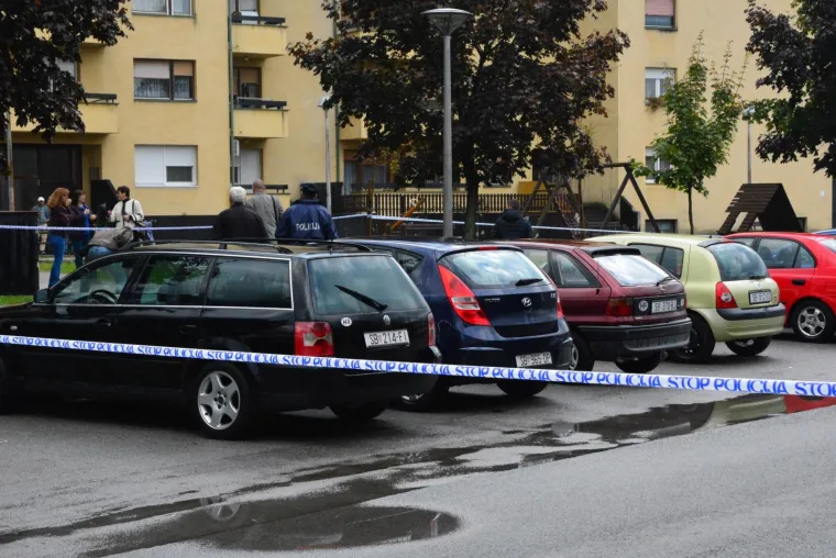 EKSPLOZIJA U SLAVONSKOM BRODU: Oštećeno nekoliko automobila i prozori na obiteljskoj kući, ozlijeđenih nema
