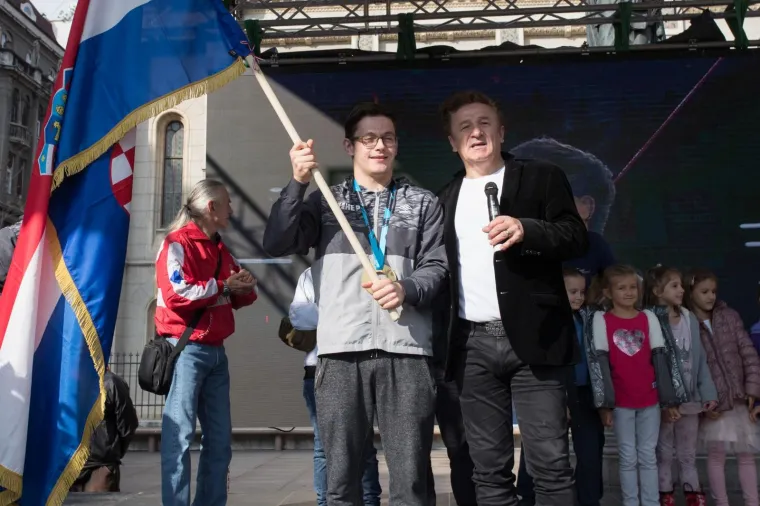 ZAGREB SE NAKLONIO SVJETSKOM PRVAKU: Tin Srbić svečano dočekan na Cvjetnom trgu