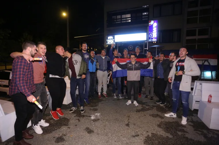 LUDNICA U DUBRAVI: Novi svjetski prvak i junak nacije dočekan bakljadom