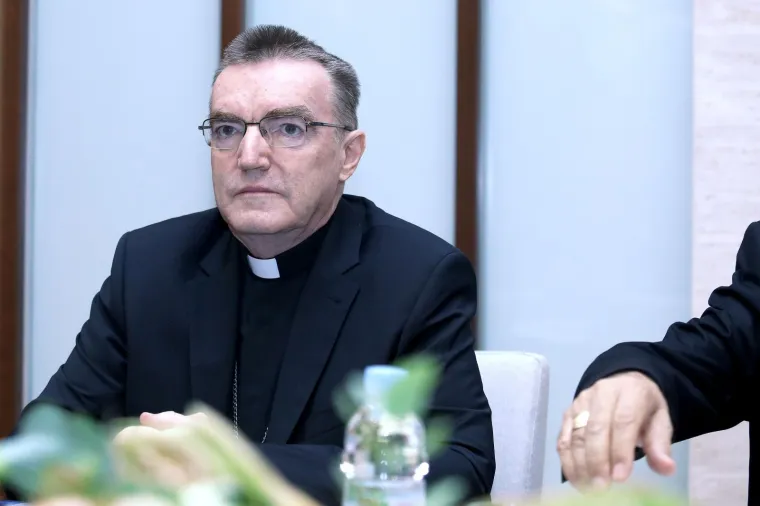 Nakon dugog izbivanja iz javnosti zbog bolesti Josip Bozanić nazočio zasjedanju HBK-a