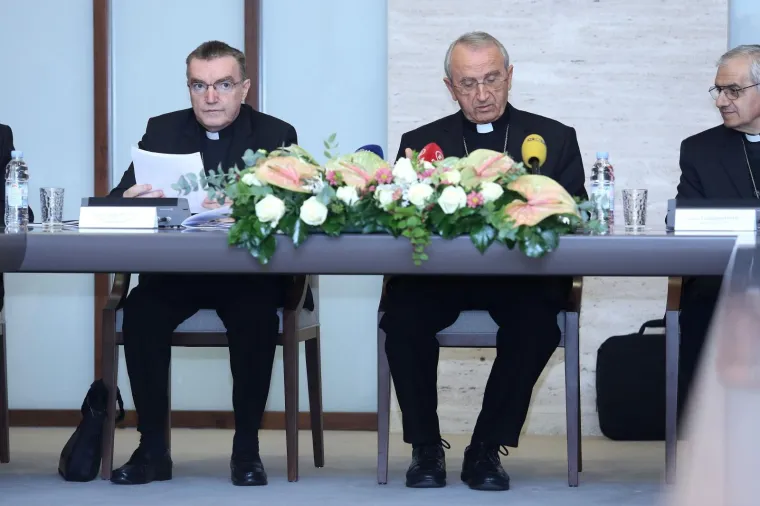 Nakon dugog izbivanja iz javnosti zbog bolesti Josip Bozanić nazočio zasjedanju HBK-a