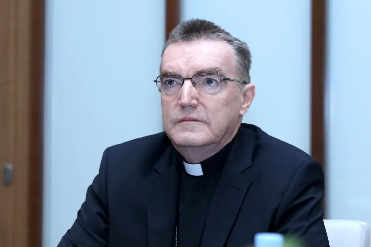Nakon dugog izbivanja iz javnosti zbog bolesti Josip Bozanić nazočio zasjedanju HBK-a