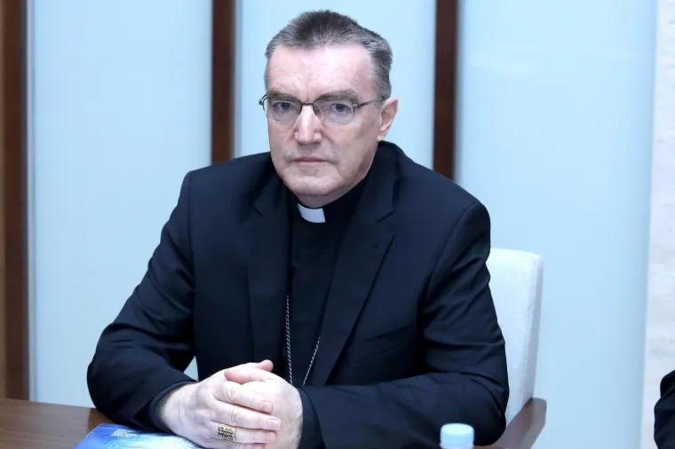 Nakon dugog izbivanja iz javnosti zbog bolesti Josip Bozanić nazočio zasjedanju HBK-a