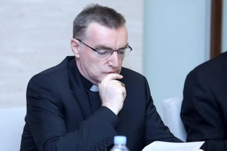 Nakon dugog izbivanja iz javnosti zbog bolesti Josip Bozanić nazočio zasjedanju HBK-a