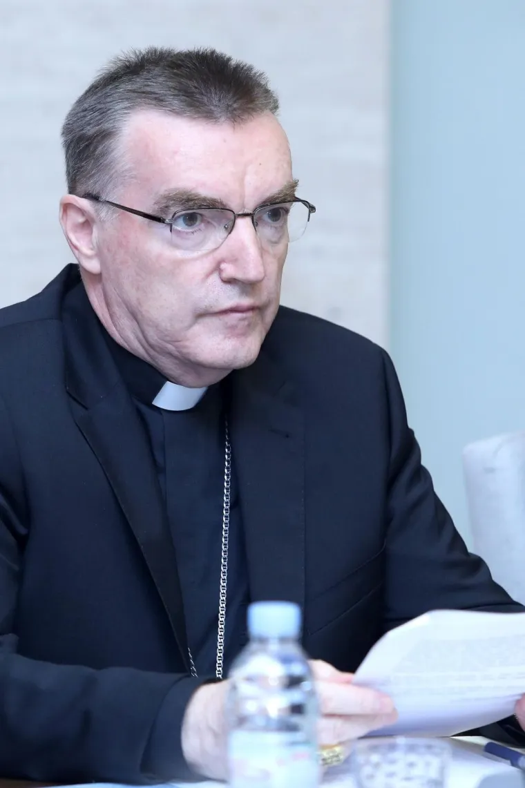 Nakon dugog izbivanja iz javnosti zbog bolesti Josip Bozanić nazočio zasjedanju HBK-a