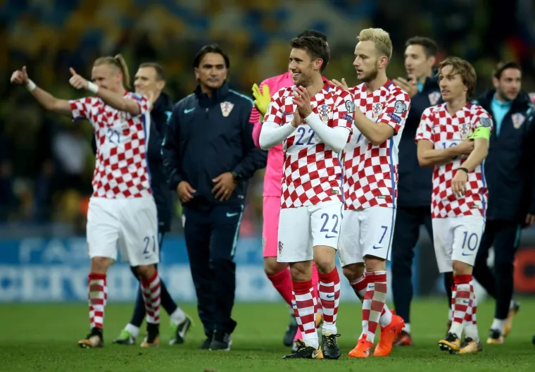 OVAKO SLAVI HRVATSKA! Dugo nismo vidjeli osmijehe na licima Modrića, Rakitića i društva, podsjetite se kako izgledaju kad su sretni