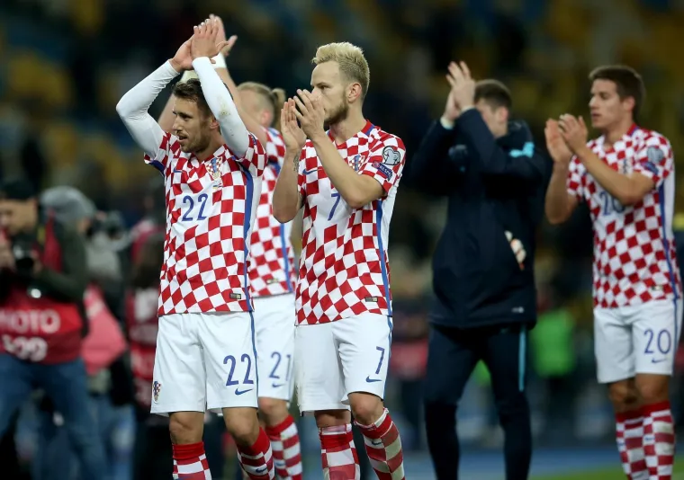 OVAKO SLAVI HRVATSKA! Dugo nismo vidjeli osmijehe na licima Modrića, Rakitića i društva, podsjetite se kako izgledaju kad su sretni