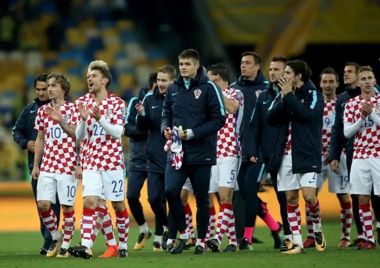 OVAKO SLAVI HRVATSKA! Dugo nismo vidjeli osmijehe na licima Modrića, Rakitića i društva, podsjetite se kako izgledaju kad su sretni