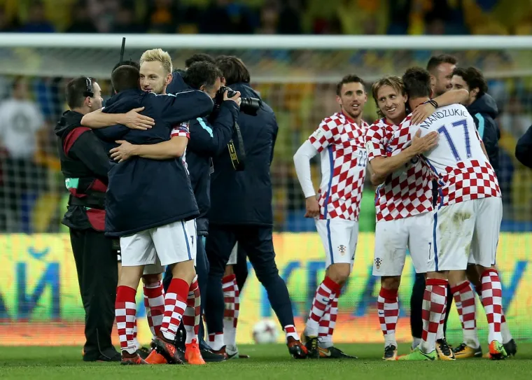 OVAKO SLAVI HRVATSKA! Dugo nismo vidjeli osmijehe na licima Modrića, Rakitića i dru&scaron;tva, podsjetite se kako izgledaju kad su sretni