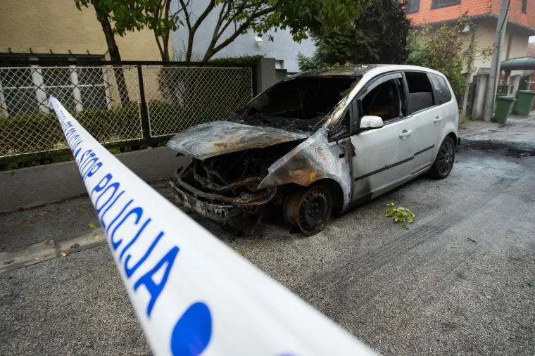 U POTPUNOSTI IZGORIO AUTOMOBIL: Policija istražuje tko je zapalio automobil na Javorovcu