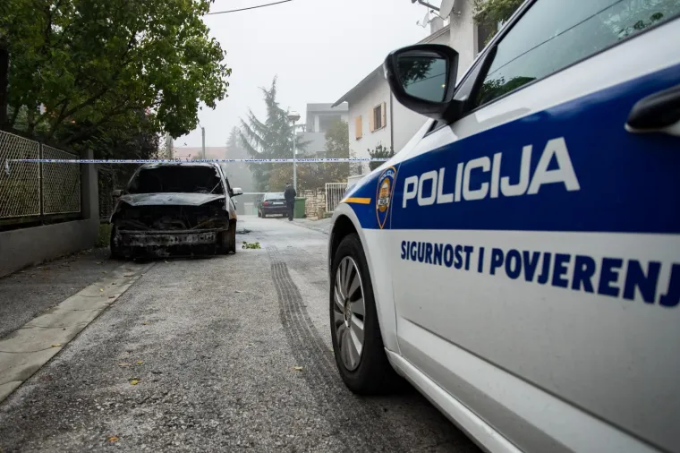 U POTPUNOSTI IZGORIO AUTOMOBIL: Policija istražuje tko je zapalio automobil na Javorovcu