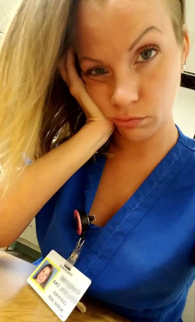 PROSVJEDUJU PROTIV DRESS CODA NA JAKO SEKSI NAČIN: Čim im je dosadno na poslu, počnu se skidati