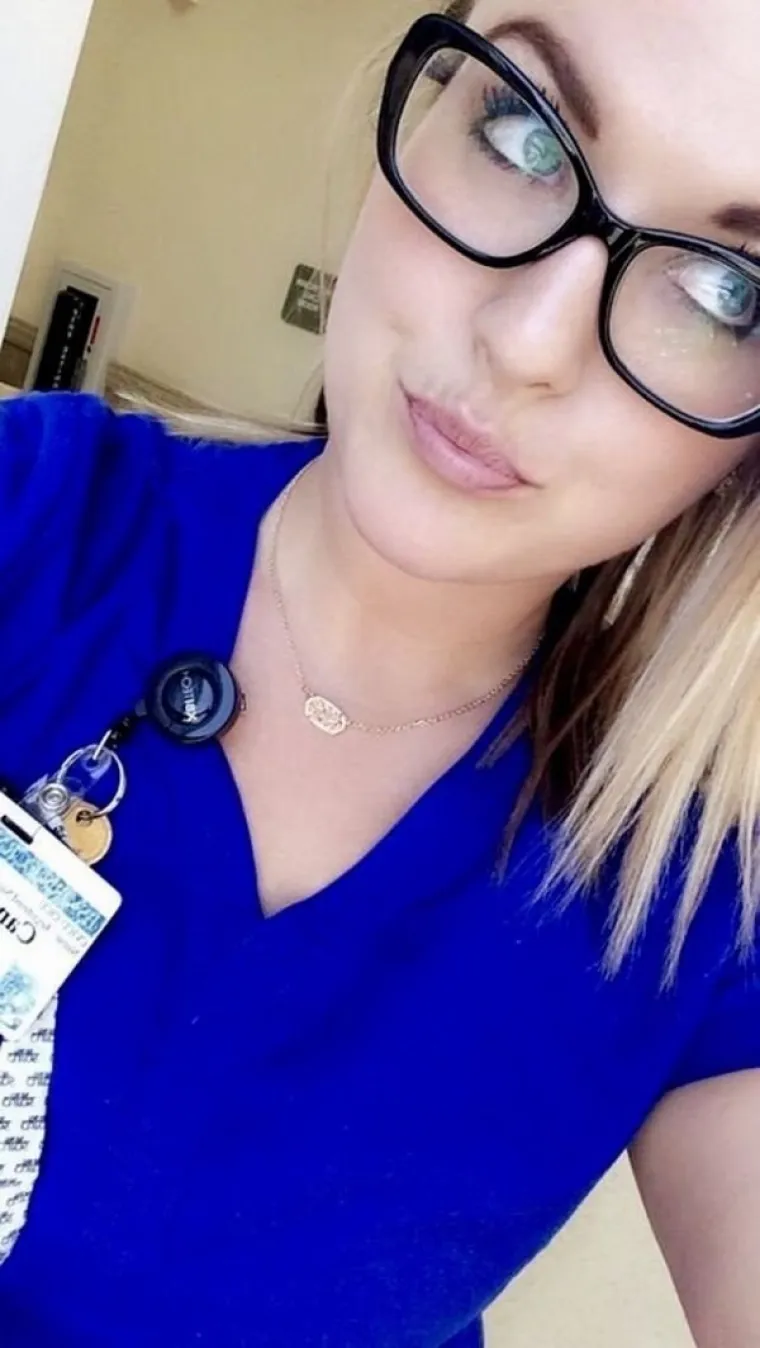 PROSVJEDUJU PROTIV DRESS CODA NA JAKO SEKSI NAČIN: Čim im je dosadno na poslu, počnu se skidati