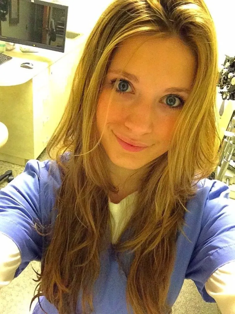 PROSVJEDUJU PROTIV DRESS CODA NA JAKO SEKSI NAČIN: Čim im je dosadno na poslu, počnu se skidati