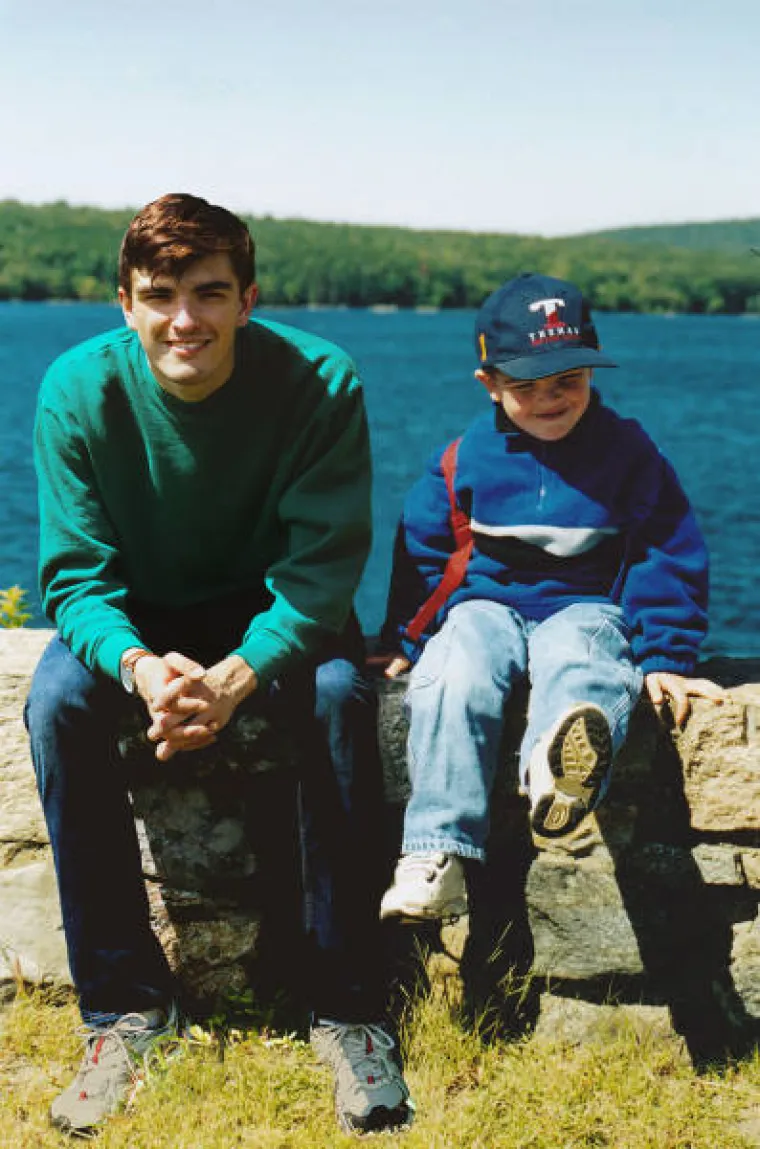 FOTOGRAF SE 'TELEPORTIRAO' U SVOJE DJETINJSTVO: Montiranjem starih slika uspio postići jezivo realističan efekt