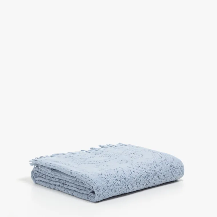 Deka s rupičastim motivom, Zara Home, 159,00 kuna