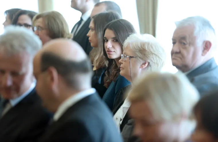 Novoizabrani suci Ustavnog suda prisegnuli pred predsjednicom RH Kolindom Grabar Kitarović