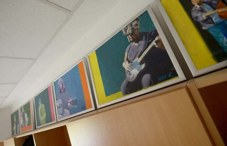 Alen je prvi student Akademije likovne umjetnosti koji slika ustima jer drugačije ne može: nadomak je diplome, ali treba mu va&scaron;a pomoć!