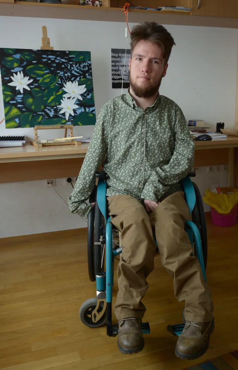 Alen je prvi student Akademije likovne umjetnosti koji slika ustima jer drugačije ne može: nadomak je diplome, ali treba mu va&scaron;a pomoć!