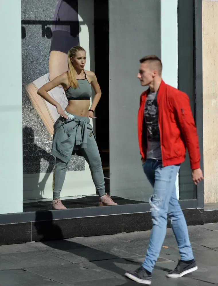 14.10.2017., Zagreb - Zive lutke krasile izlog NIKE-ove trgovine. 
Photo: Marko Lukunic/PIXSELL