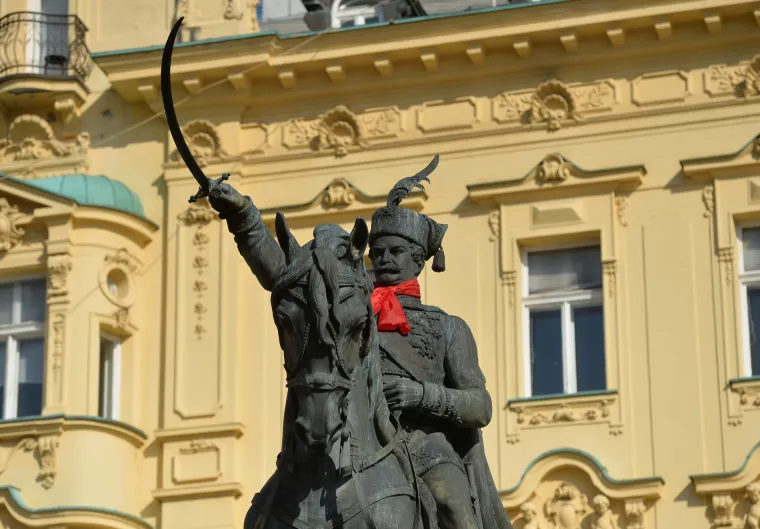 Ban Jelačić, Tesla, Radić i Šenoa s crvenim kravatama promoviraju domovinu kravate
