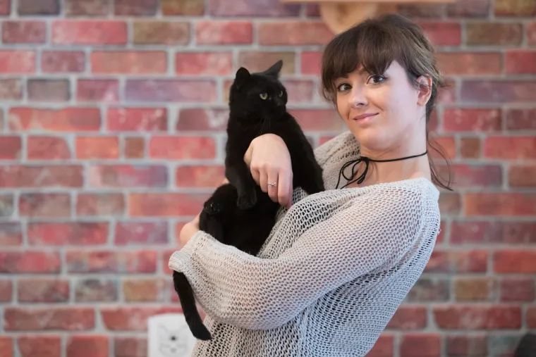 U Zagrebu otvoren prvi hrvatski Cat caffe: posjetitelji će moći popiti kavu u dru&scaron;tvu mačaka