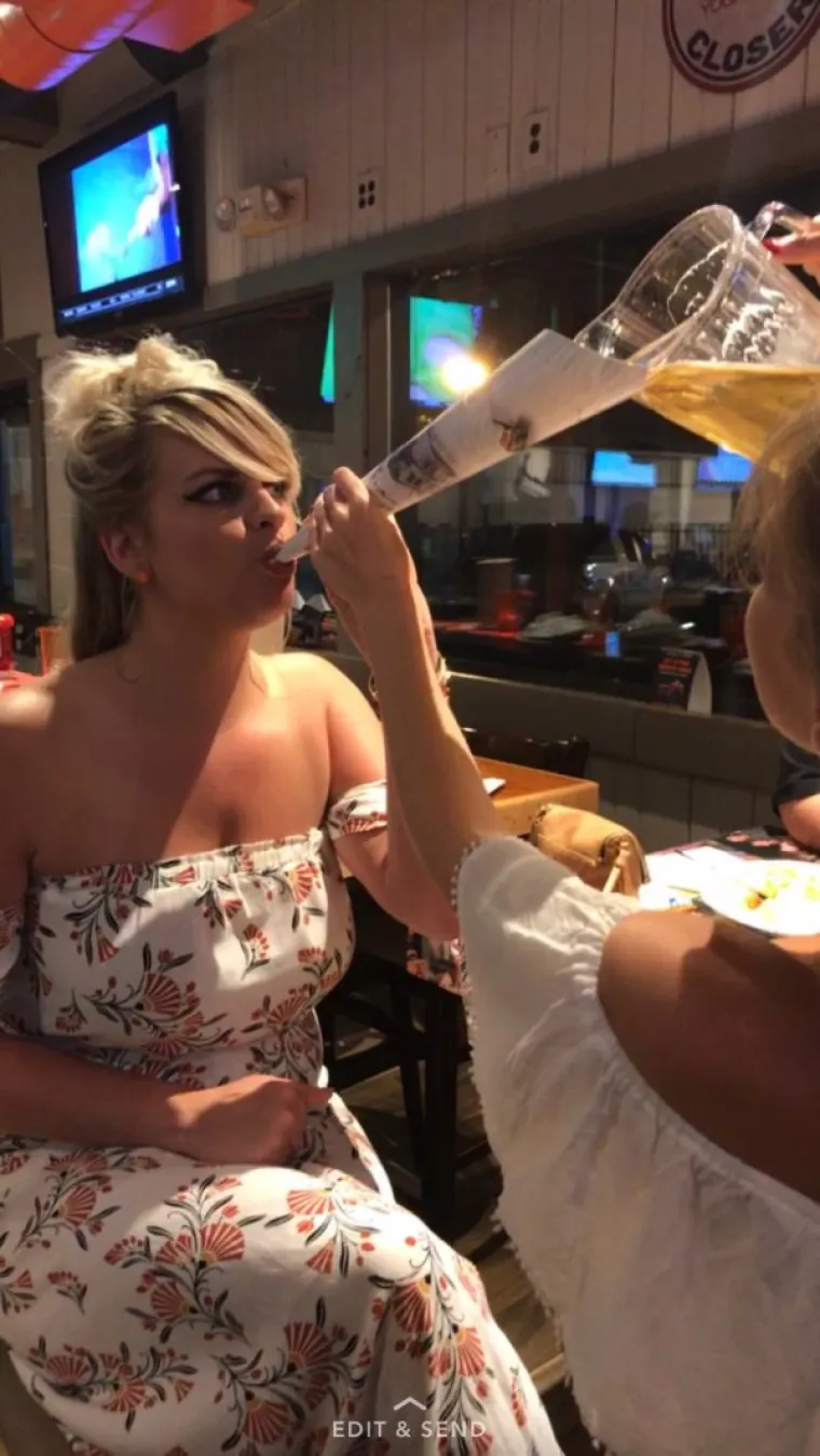 Neki ljudi podnose alkohol bolje od drugih, a djevojke iz galerije ubrajaju se u te 'druge'. Iako svakog vikenda vole uživati u alkoholu, nikako da nauče granicu pa njihovi izlasci gledaju... ovako.