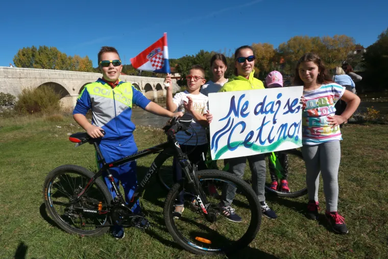 Hrvace: ekopiknik i ekoprosvjed protiv termoelektrane Peruća