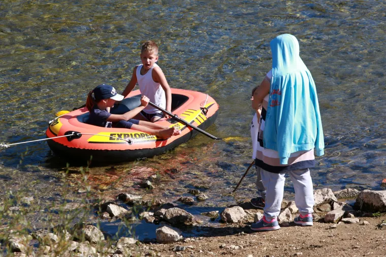 Hrvace: ekopiknik i ekoprosvjed protiv termoelektrane Peruća