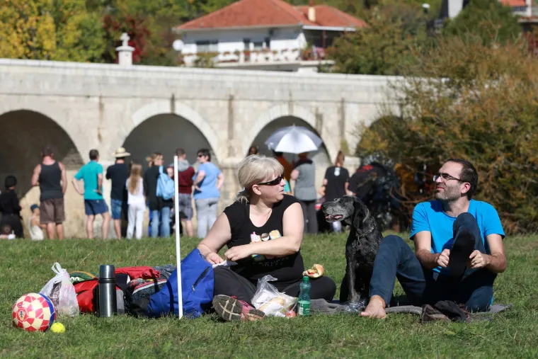 Hrvace: ekopiknik i ekoprosvjed protiv termoelektrane Peruća