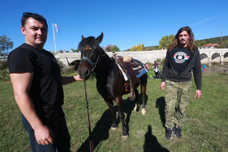 Hrvace: ekopiknik i ekoprosvjed protiv termoelektrane Peruća