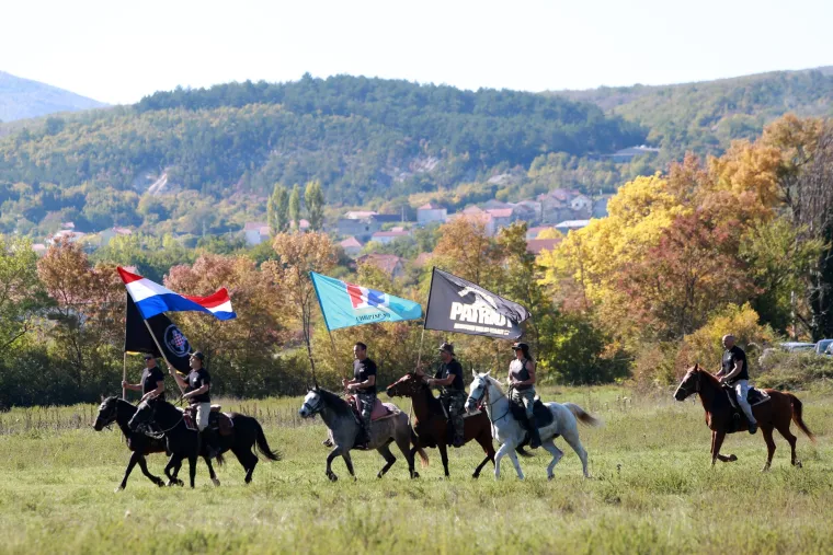 Hrvace: ekopiknik i ekoprosvjed protiv termoelektrane Peruća