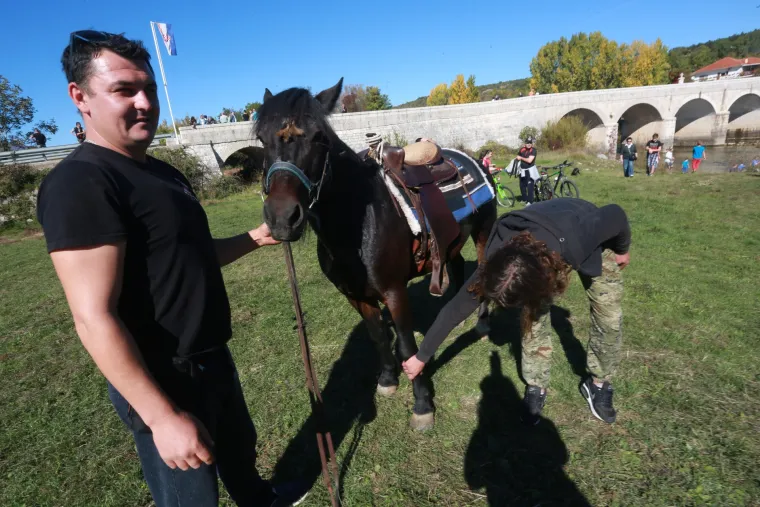 Hrvace: ekopiknik i ekoprosvjed protiv termoelektrane Peruća