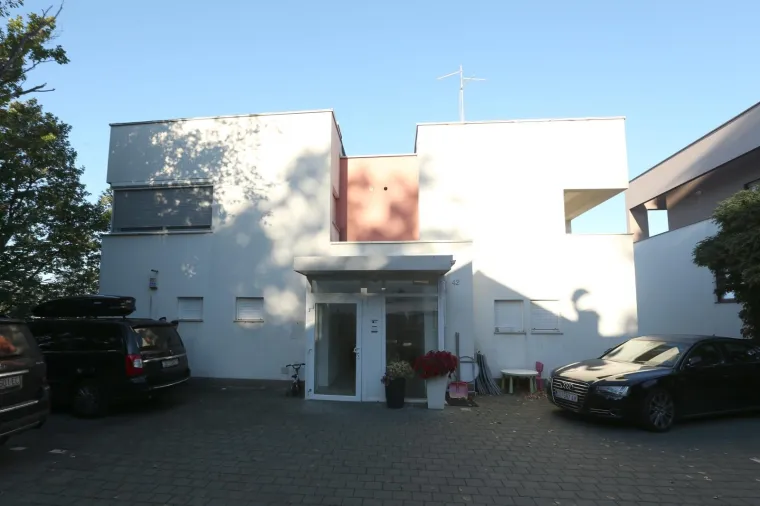 Policija i istražitelji u&scaron;li su u kuću Ivana Crnjca na &Scaron;estinskom vrhu. Crnjac je biv&scaron;i član Agrokorove uprave i biv&scaron;i izvr&scaron;ni potpredsjednik za financije, strategiju i trži&scaron;te kapitala. Photo: Robert Anic/PIXSELL