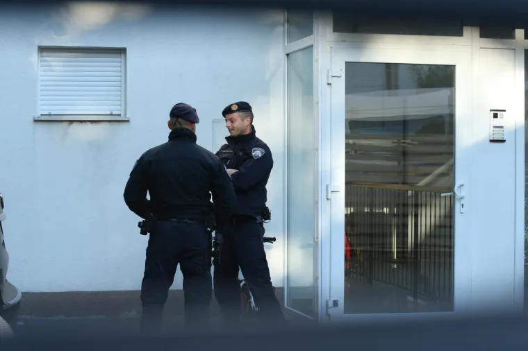 Policija i istražitelji u&scaron;li su u kuću Ivana Crnjca na &Scaron;estinskom vrhu. Crnjac je biv&scaron;i član Agrokorove uprave i biv&scaron;i izvr&scaron;ni potpredsjednik za financije, strategiju i trži&scaron;te kapitala. Photo: Robert Anic/PIXSELL