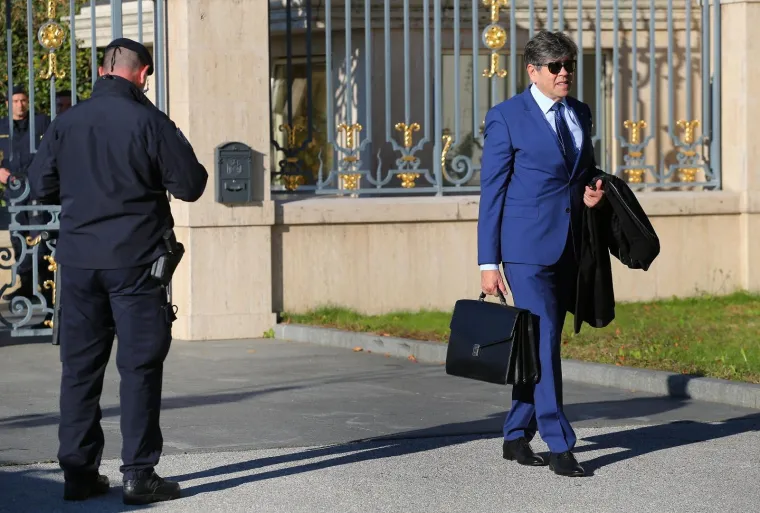 Odvjetnik Rajko Čogurić odlazi iz Kulmerovih dvora. Photo: Jurica Galoic/PIXSELL