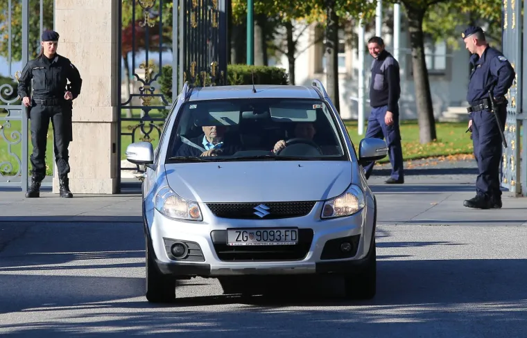 Ante Todorić u automobilu napu&scaron;ta Kulmerove dvore. Photo: Jurica Galoic/PIXSELL